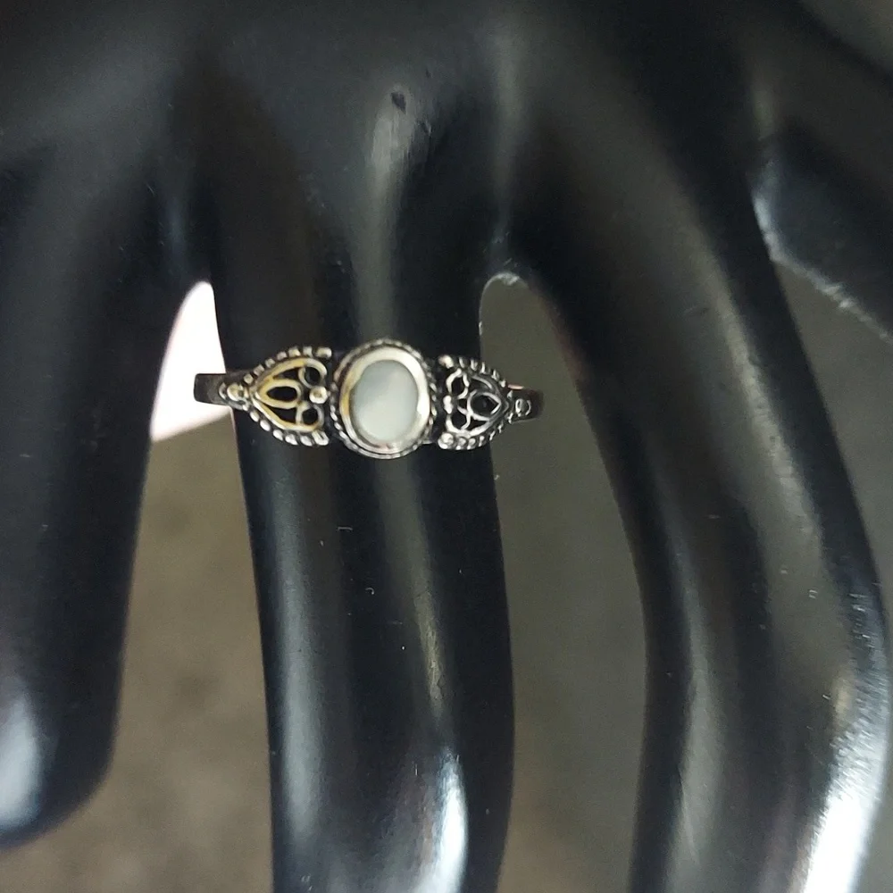 Sterling Silver 925 Mother of Pearl Scrolled Minimalist Statement Ring Sz 7.5